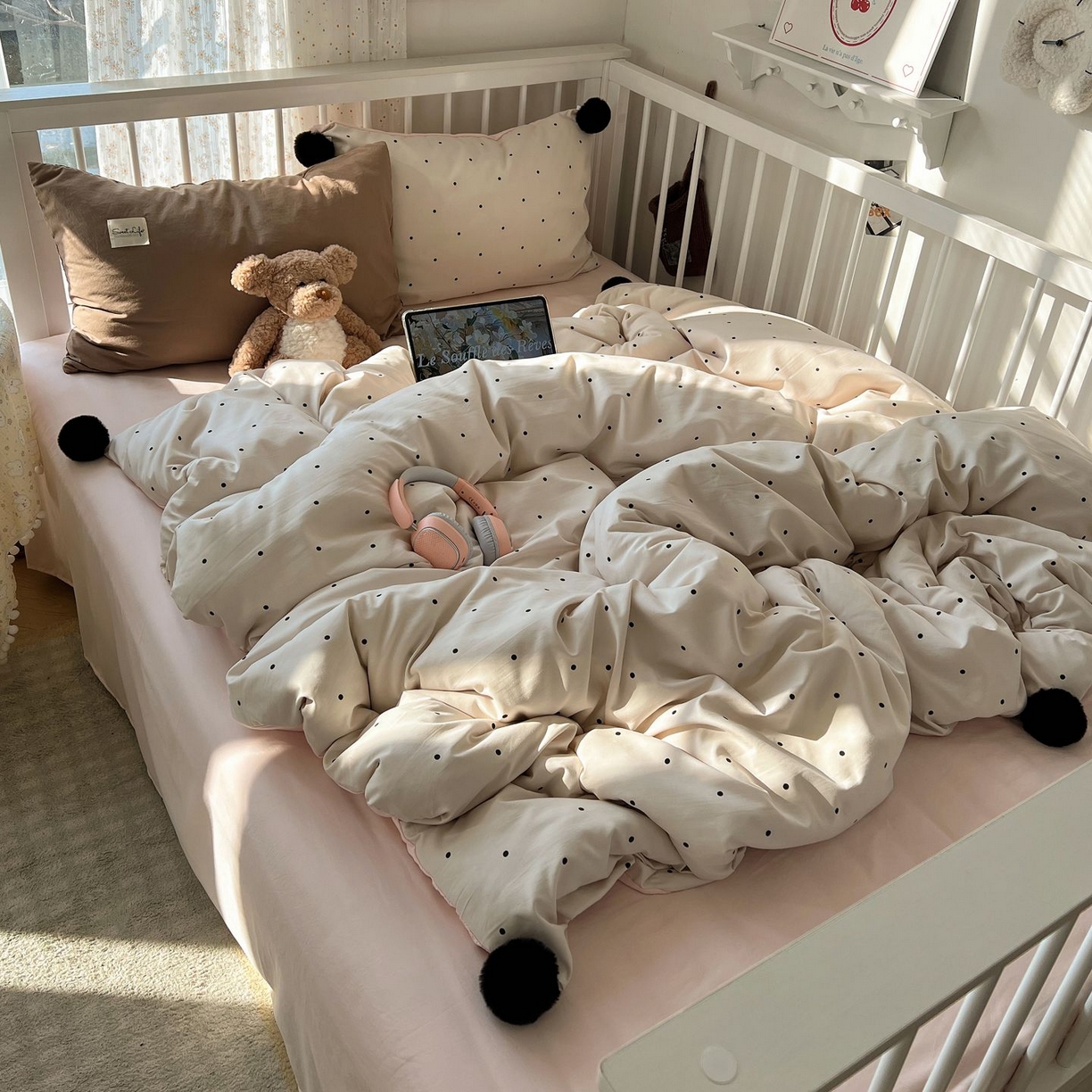 91家纺网 家纺一手货源 找家纺 轻奢坊 2026新款水洗棉波点可拆卸毛球四件套 米波点-枕套混搭