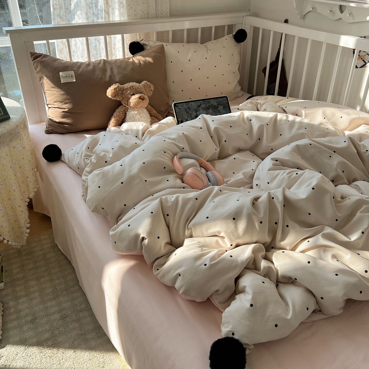 91家纺网 家纺一手货源 找家纺 轻奢坊 2026新款水洗棉波点可拆卸毛球四件套 米波点-枕套混搭