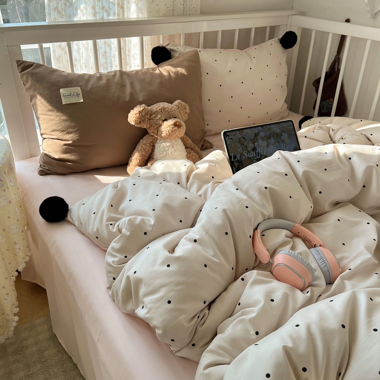 91家纺网 家纺一手货源 找家纺 轻奢坊 2026新款水洗棉波点可拆卸毛球四件套 米波点-枕套混搭