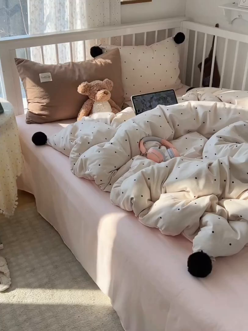 91家纺网 家纺一手货源 找家纺 轻奢坊 2026新款水洗棉波点可拆卸毛球四件套 米波点-枕套混搭