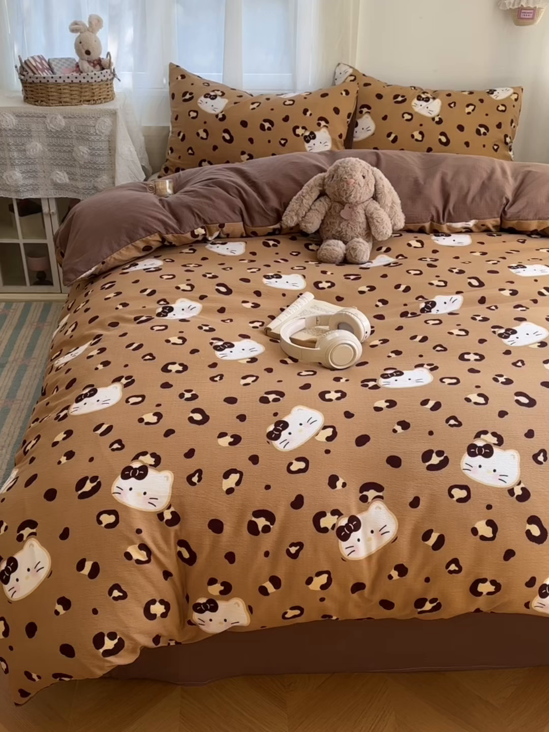 91家纺网 家纺一手货源 找家纺 宏源家纺 2026新款云感提花双层纱四件套 豹纹猫咖