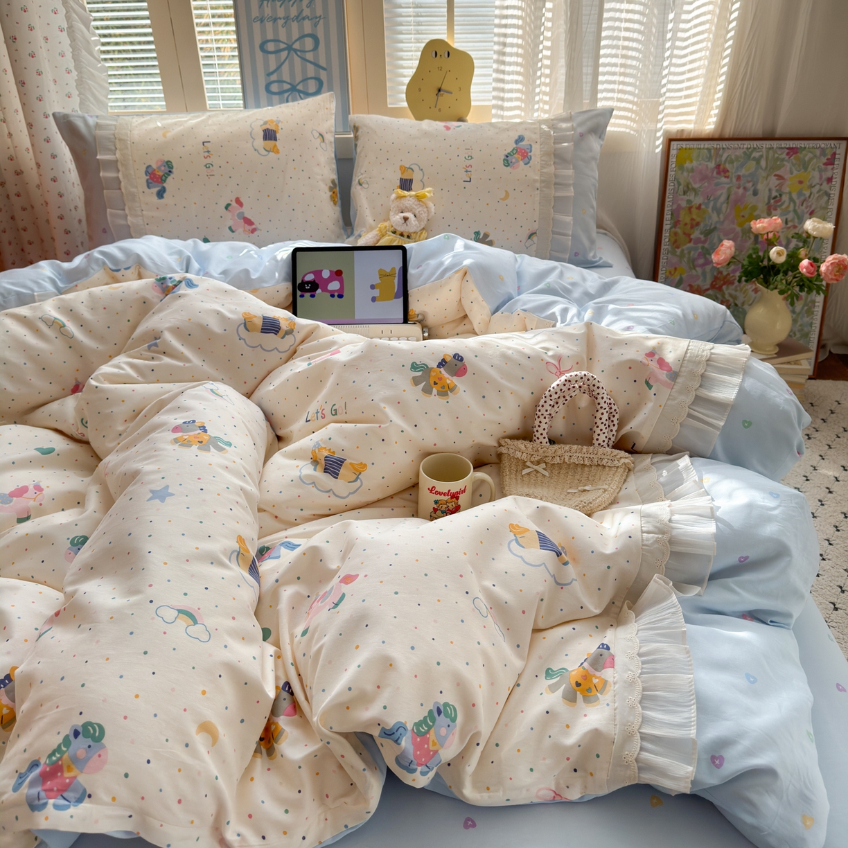 91家纺网 家纺一手货源 找家纺 云锦家居 2026新款纯棉拼接花边小清新工艺款四件套 彩虹木马