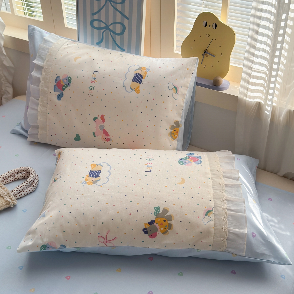 91家纺网 家纺一手货源 找家纺 云锦家居 2026新款纯棉拼接花边小清新工艺款四件套 彩虹木马