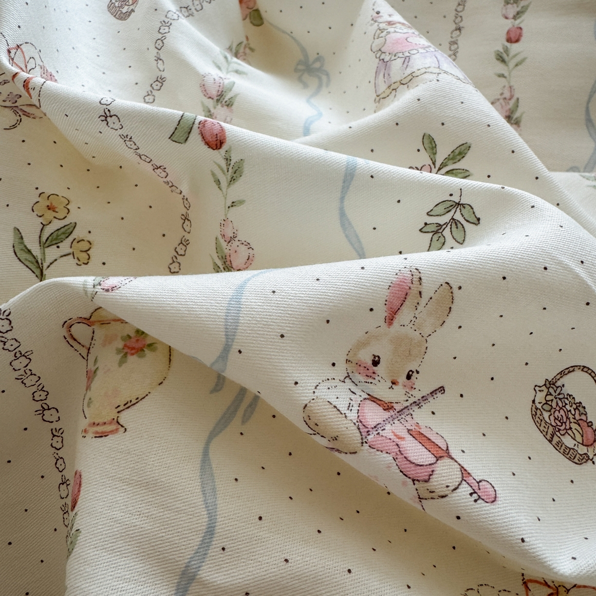 91家纺网 家纺一手货源 找家纺 云锦家居 2026新款纯棉拼接花边小清新工艺款四件套 春日小兔