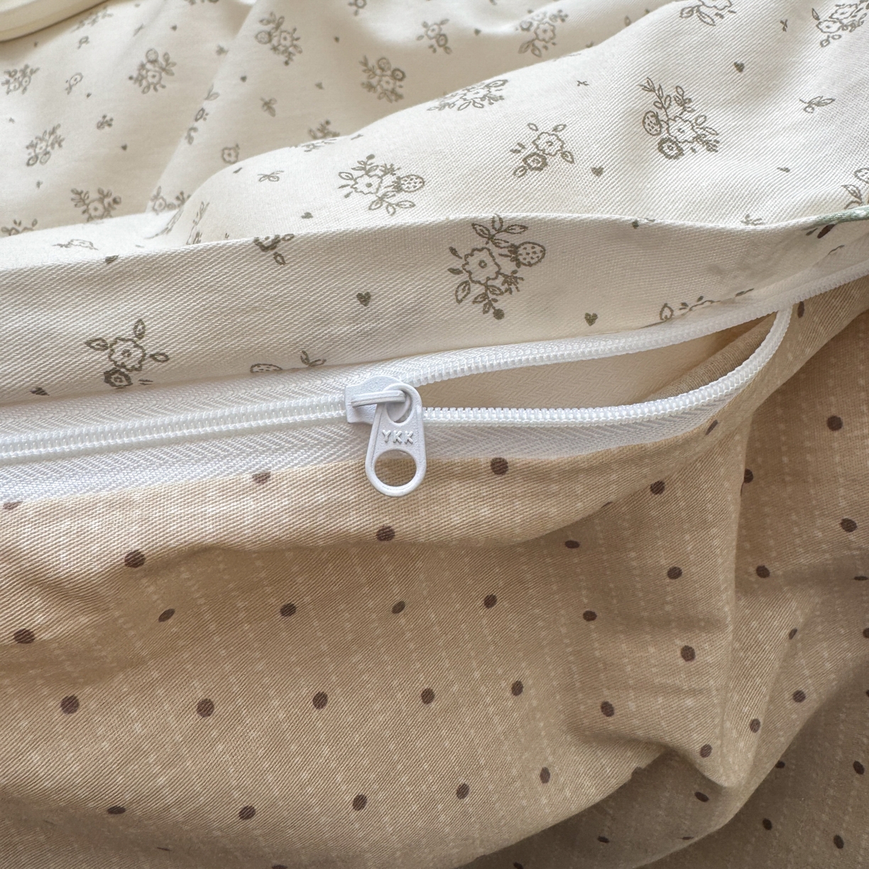 91家纺网 家纺一手货源 找家纺 云锦家居 2026新款纯棉拼接花边小清新工艺款四件套 口袋故事