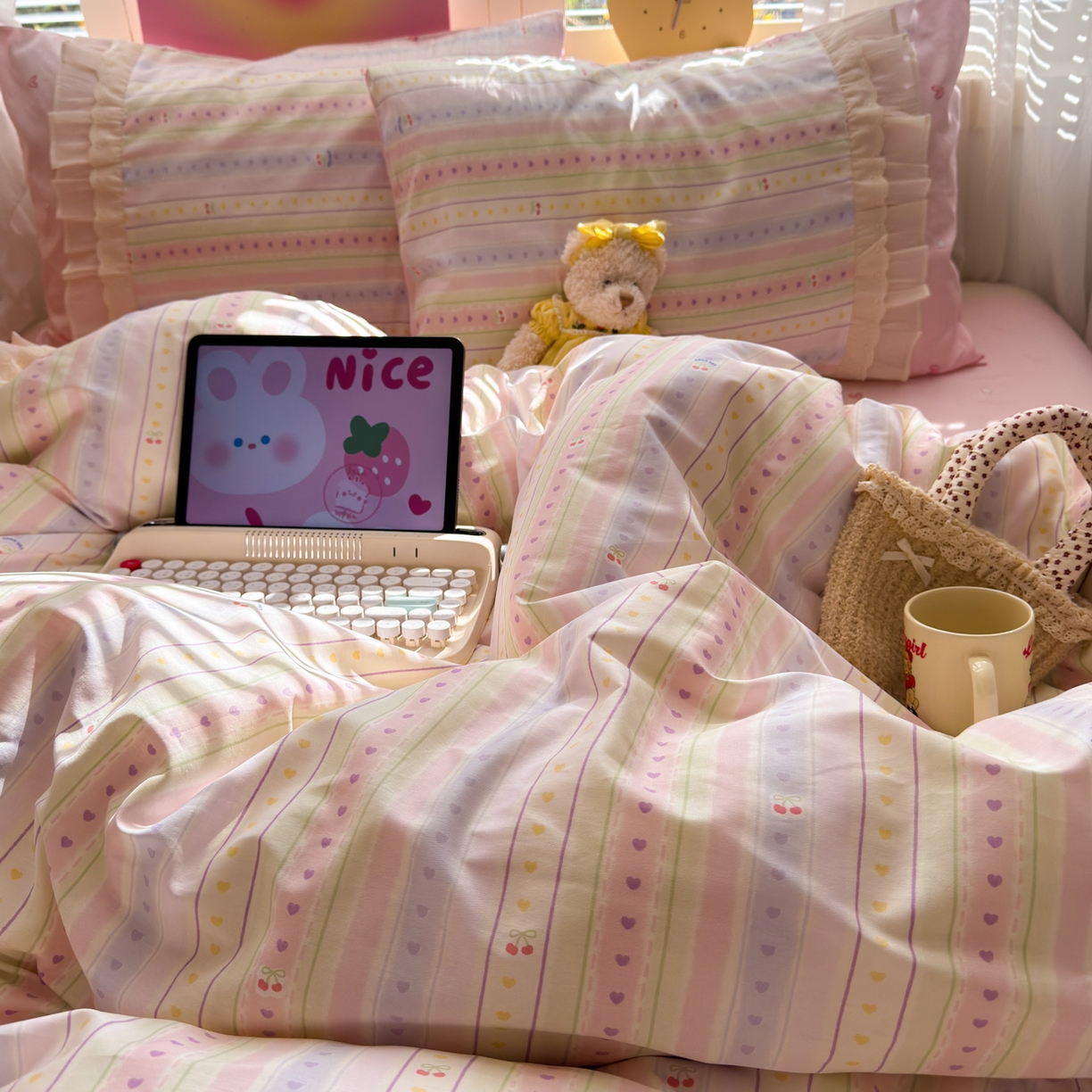 91家纺网 家纺一手货源 找家纺 云锦家居 2026新款纯棉拼接花边小清新工艺款四件套 毛线彩虹