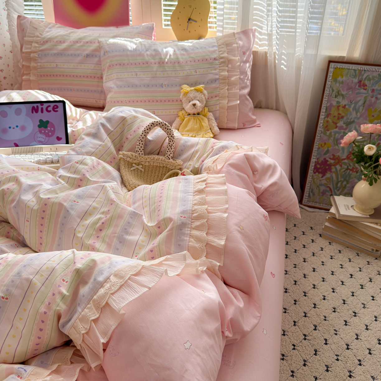 91家纺网 家纺一手货源 找家纺 云锦家居 2026新款纯棉拼接花边小清新工艺款四件套 毛线彩虹