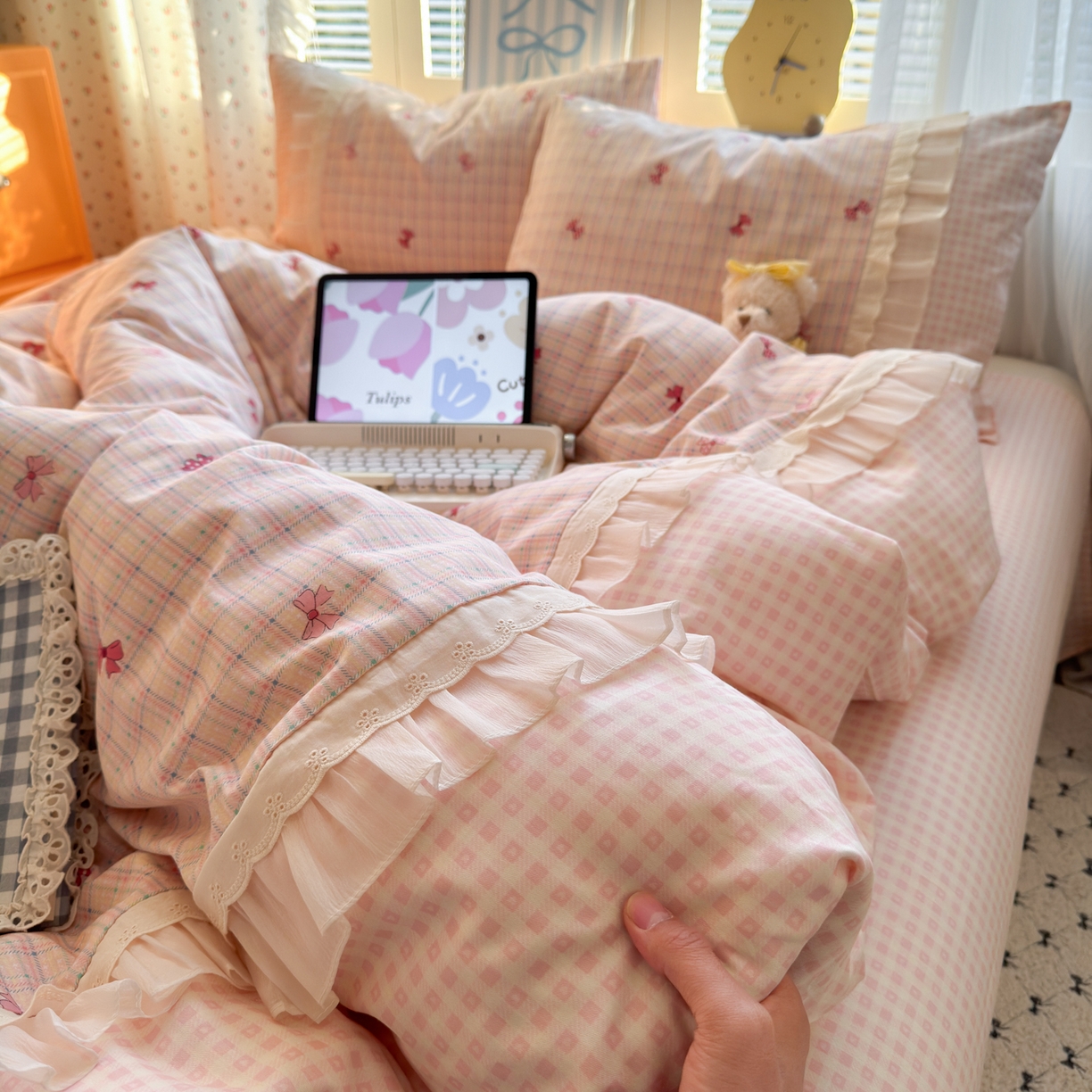 91家纺网 家纺一手货源 找家纺 云锦家居 2026新款纯棉拼接花边小清新工艺款四件套 梦境手账