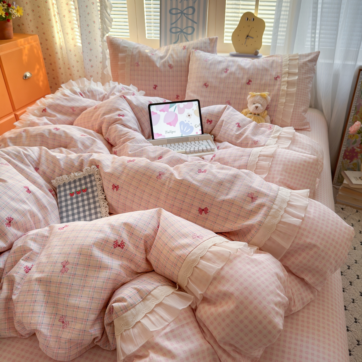 91家纺网 家纺一手货源 找家纺 云锦家居 2026新款纯棉拼接花边小清新工艺款四件套 梦境手账