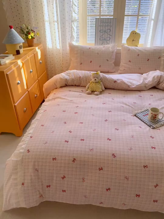 91家纺网 家纺一手货源 找家纺 云锦家居 2026新款纯棉拼接花边小清新工艺款四件套 梦境手账