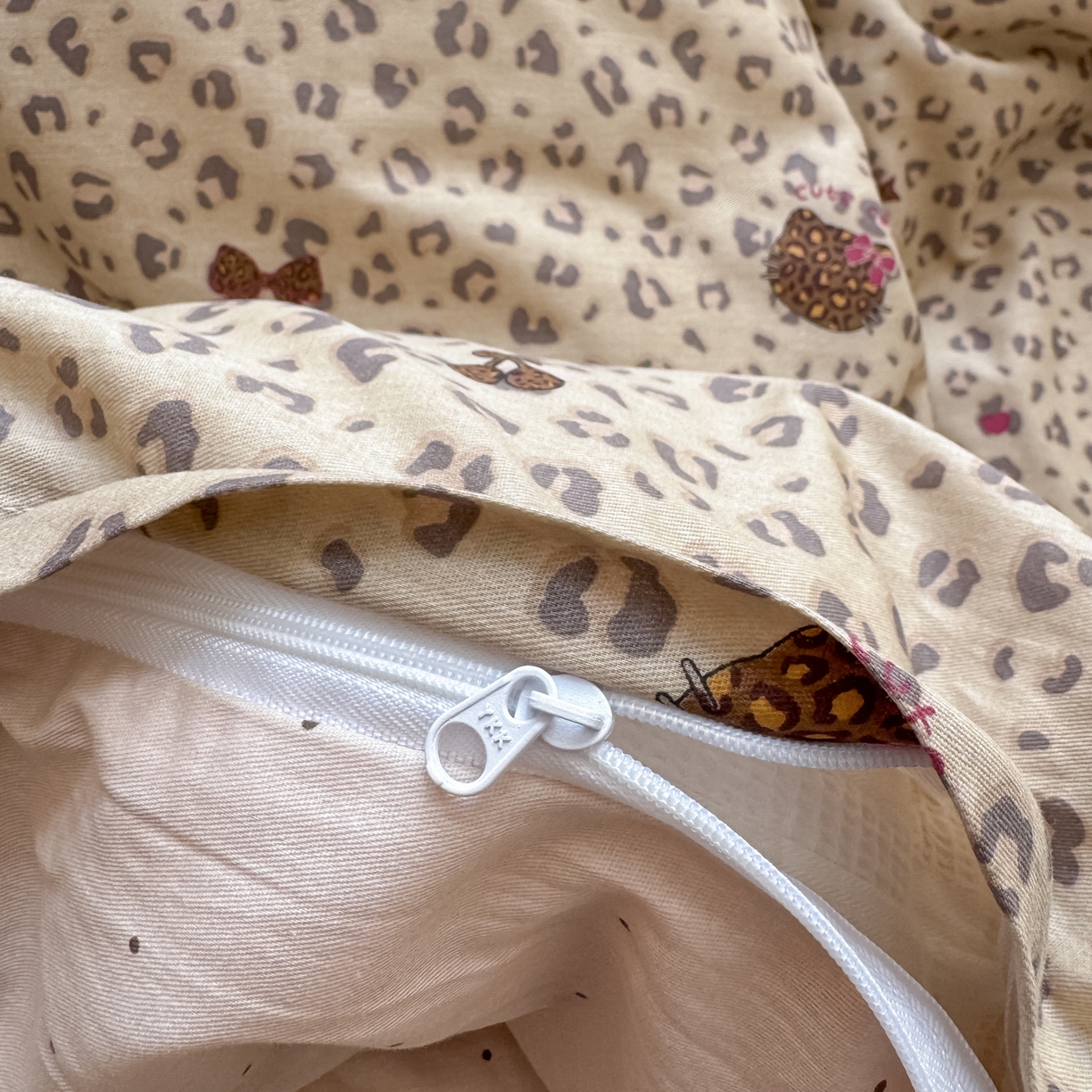 91家纺网 家纺一手货源 找家纺 云锦家居 2026新款纯棉拼接花边小清新工艺款四件套 千禧少女咖