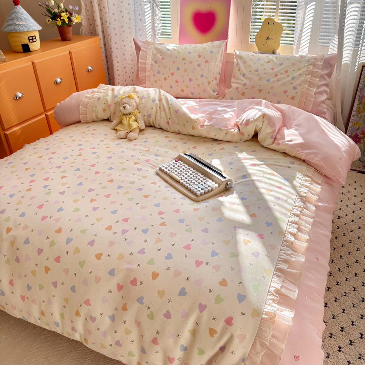 91家纺网 家纺一手货源 找家纺 云锦家居 2026新款纯棉拼接花边小清新工艺款四件套 心跳瞬间