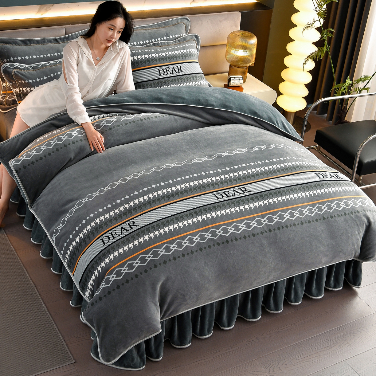 91家纺网 家纺一手货源 找家纺 （总）董成龙家纺 2026新款高克重9-10斤加厚印花超柔牛奶绒爆款法莱绒金貂绒床裙四件套控价