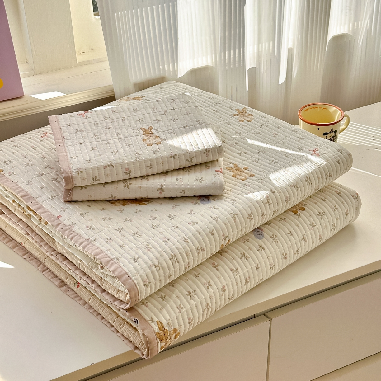 91家纺网 家纺一手货源 找家纺 云锦家居 2026新款双面纯棉小清新印花床盖款四件套 床盖款-布偶兔兔