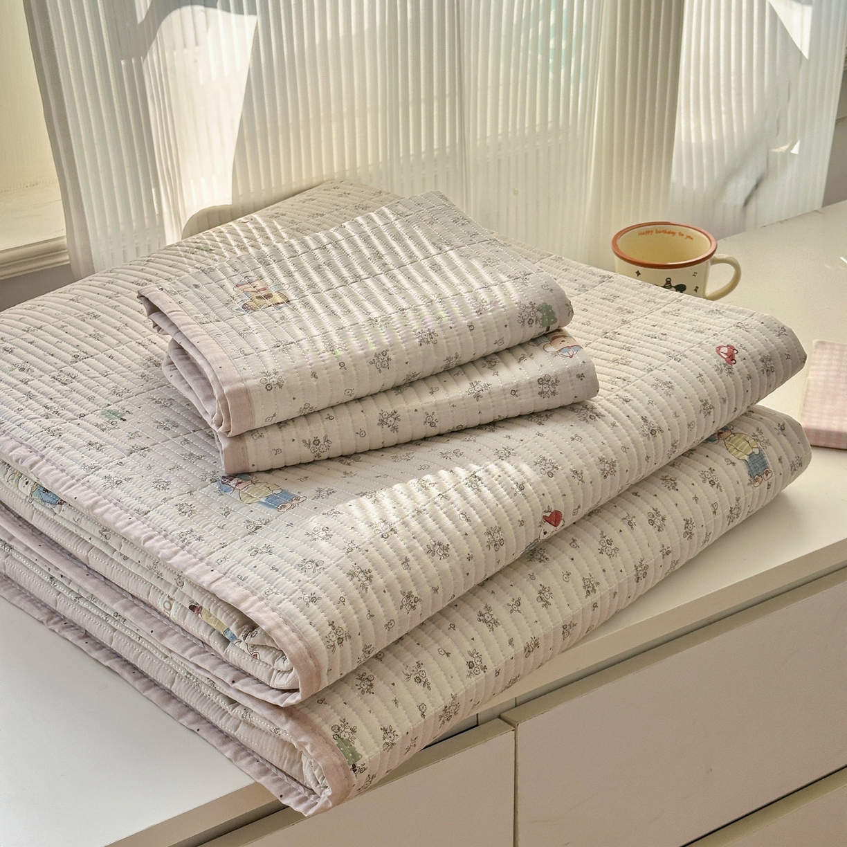 91家纺网 家纺一手货源 找家纺 云锦家居 2026新款双面纯棉小清新印花床盖款四件套 床盖款-口袋故事