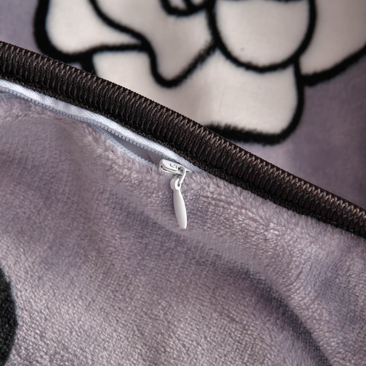 91家纺网 家纺一手货源 找家纺 董成龙家纺 2026新款高克重9-10斤加厚印花超柔牛奶绒爆款法莱绒金貂绒床裙四件套控价 嫣然一笑