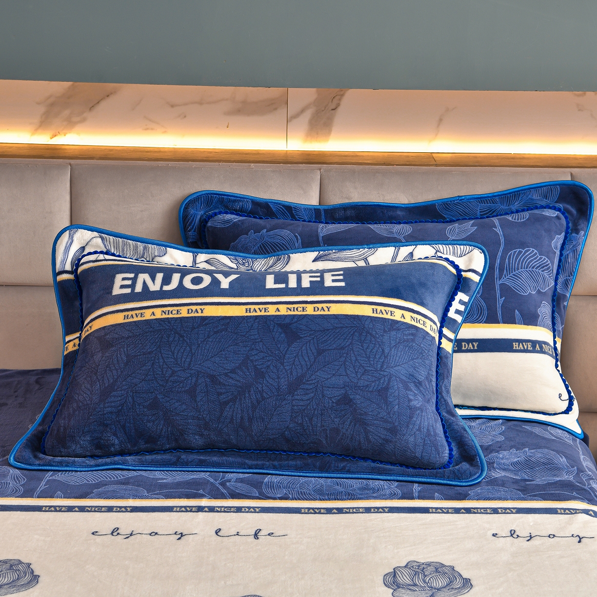 91家纺网 家纺一手货源 找家纺 董成龙家纺 2026新款高克重9-10斤加厚印花超柔牛奶绒爆款法莱绒金貂绒床裙四件套控价 金色年华