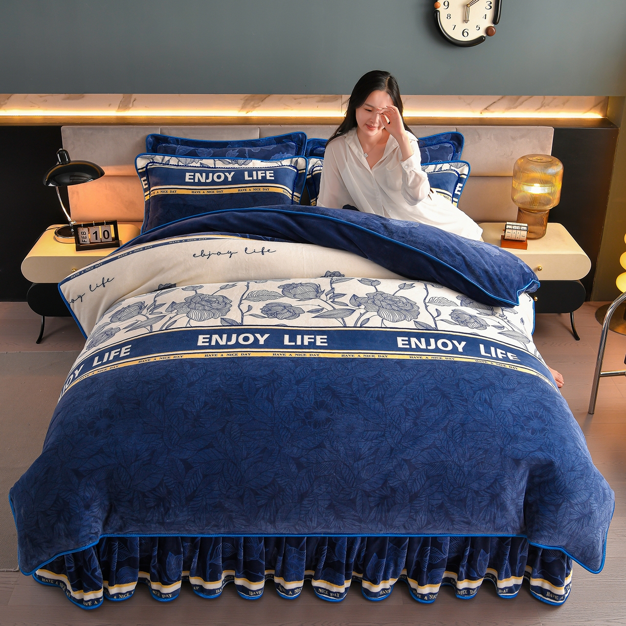 91家纺网 家纺一手货源 找家纺 董成龙家纺 2026新款高克重9-10斤加厚印花超柔牛奶绒爆款法莱绒金貂绒床裙四件套控价 金色年华