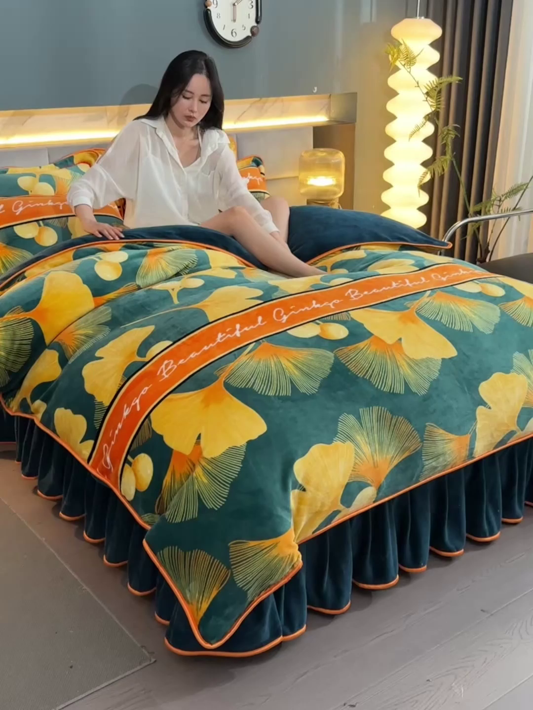 91家纺网 家纺一手货源 找家纺 董成龙家纺 2026新款高克重9-10斤加厚印花超柔牛奶绒爆款法莱绒金貂绒床裙四件套控价 春华秋实