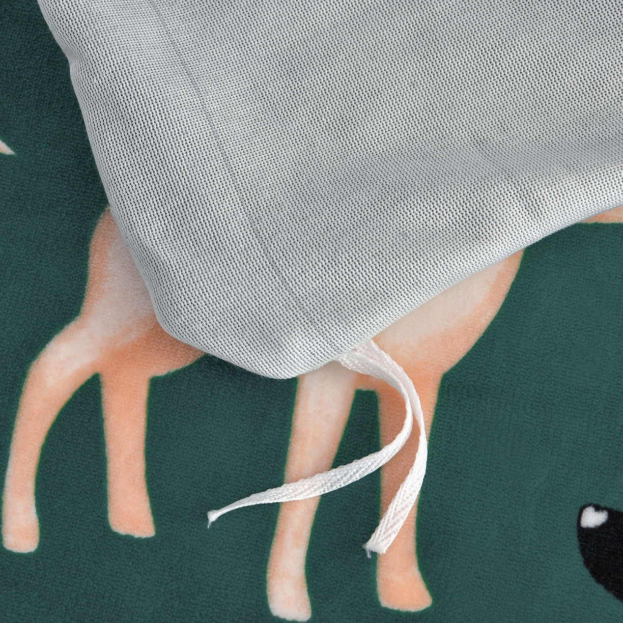 91家纺网 家纺一手货源 找家纺 董成龙家纺 2026新款高克重9-10斤加厚印花超柔牛奶绒爆款法莱绒金貂绒床裙四件套控价 林间鹿语