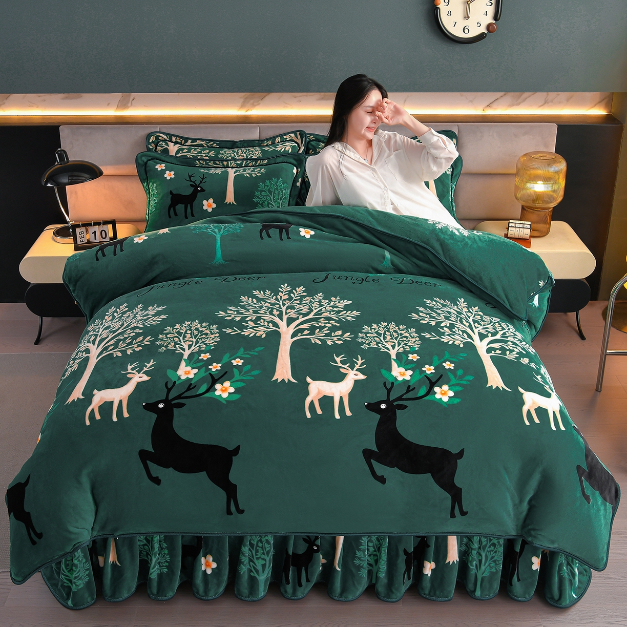 91家纺网 家纺一手货源 找家纺 董成龙家纺 2026新款高克重9-10斤加厚印花超柔牛奶绒爆款法莱绒金貂绒床裙四件套控价 林间鹿语