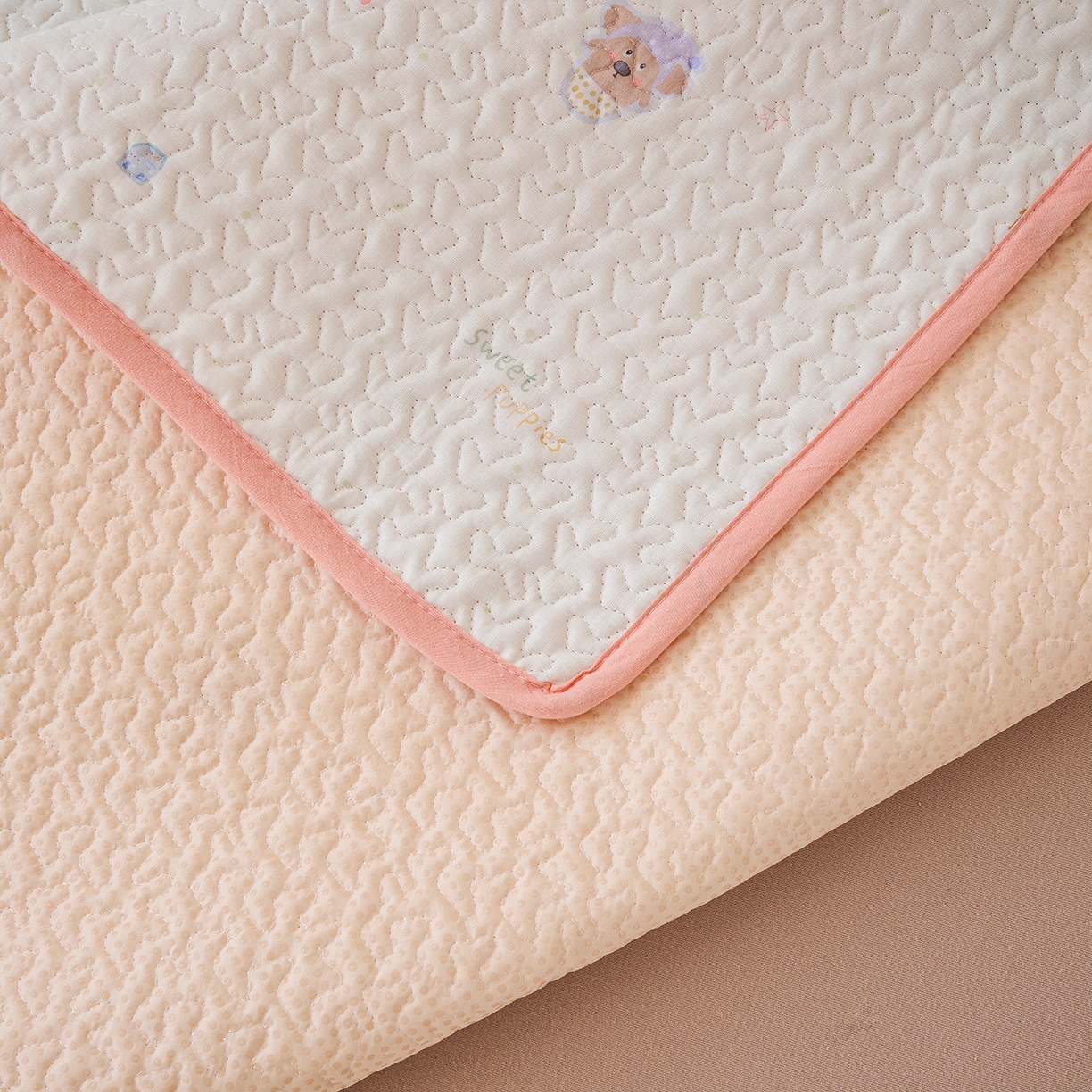 91家纺网 家纺一手货源 找家纺 拾小柒 2026年新款全棉双层纱床护垫纯棉防滑床盖床褥子软床垫 豆豆好朋友