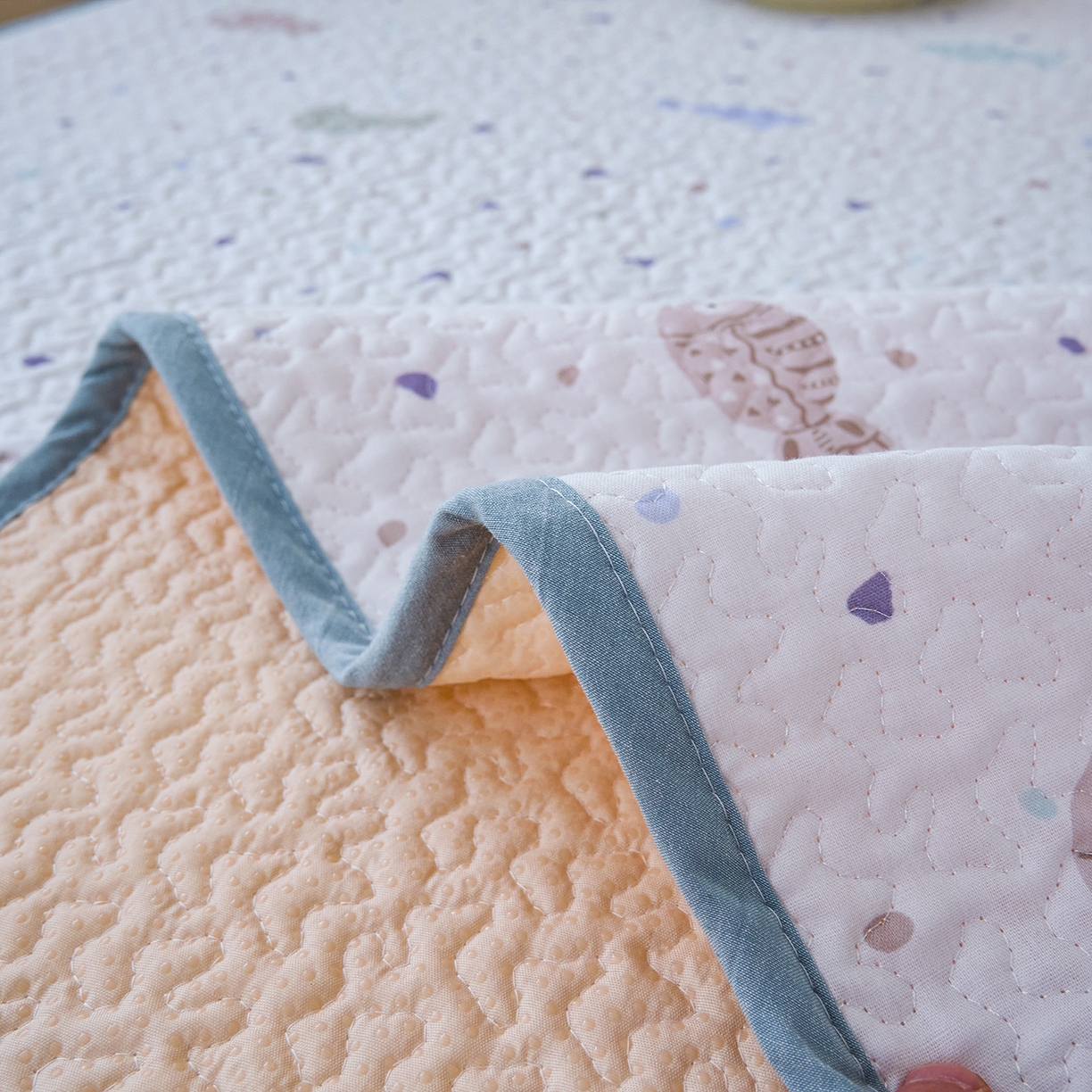 91家纺网 家纺一手货源 找家纺 拾小柒 2026年新款全棉双层纱床护垫纯棉防滑床盖床褥子软床垫 鲤安