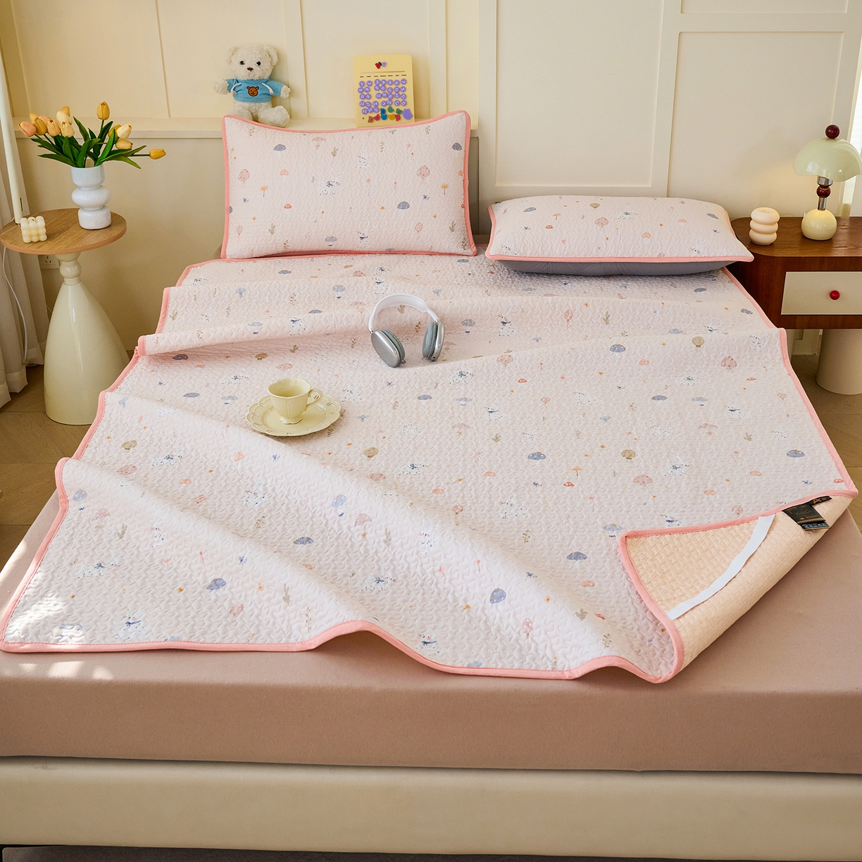 91家纺网 家纺一手货源 找家纺 拾小柒 2026年新款全棉双层纱床护垫纯棉防滑床盖床褥子软床垫 萌趣森林粉