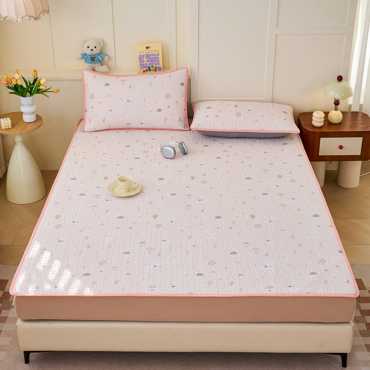 91家纺网 家纺一手货源 找家纺 拾小柒 2026年新款全棉双层纱床护垫纯棉防滑床盖床褥子软床垫 萌趣森林粉