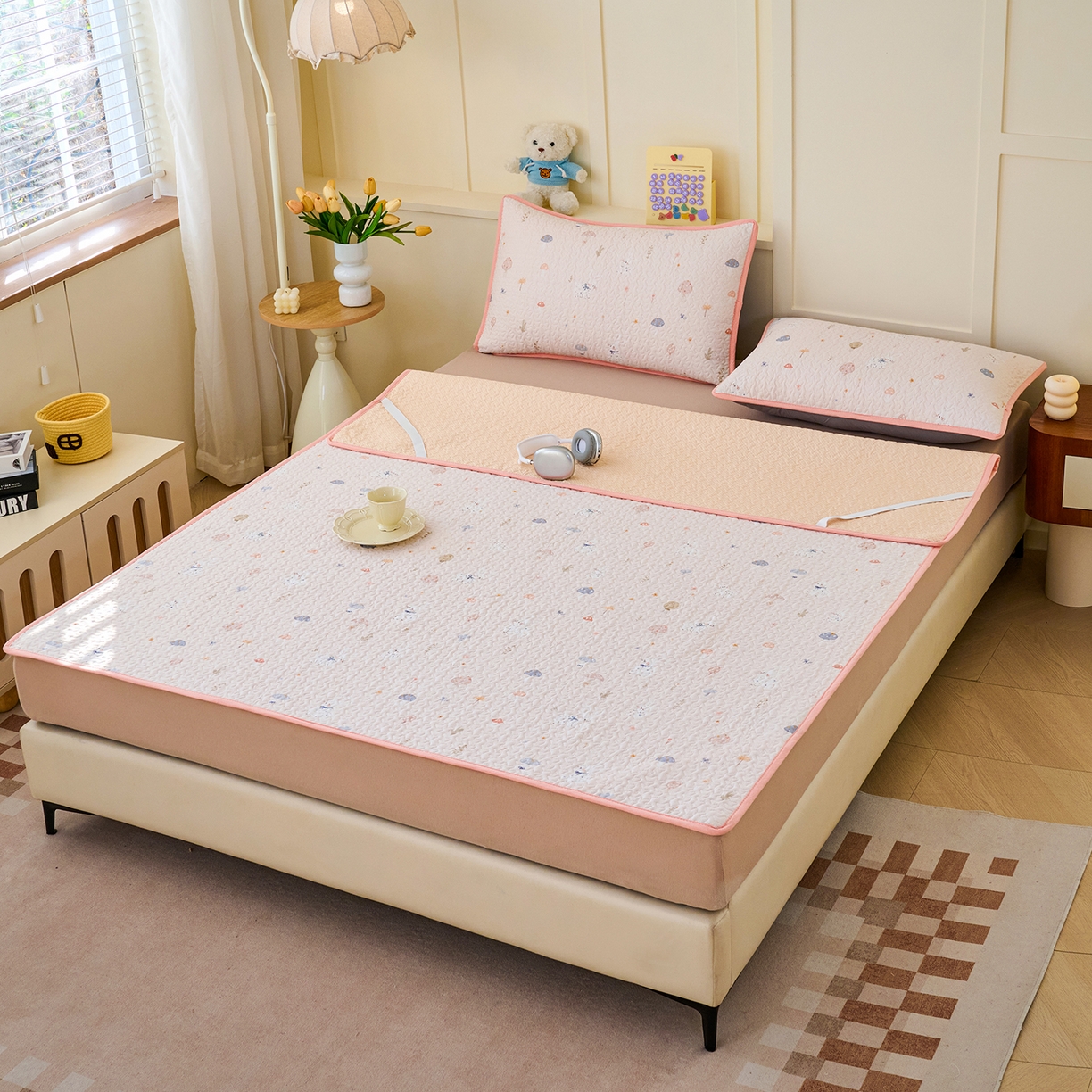 91家纺网 家纺一手货源 找家纺 拾小柒 2026年新款全棉双层纱床护垫纯棉防滑床盖床褥子软床垫 萌趣森林粉