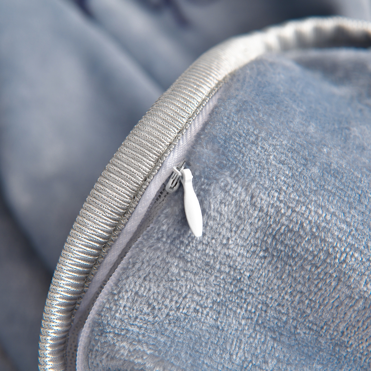 91家纺网 家纺一手货源 找家纺 董成龙家纺 2026新款高克重9-10斤加厚印花超柔牛奶绒爆款法莱绒金貂绒床裙四件套控价 快乐时光