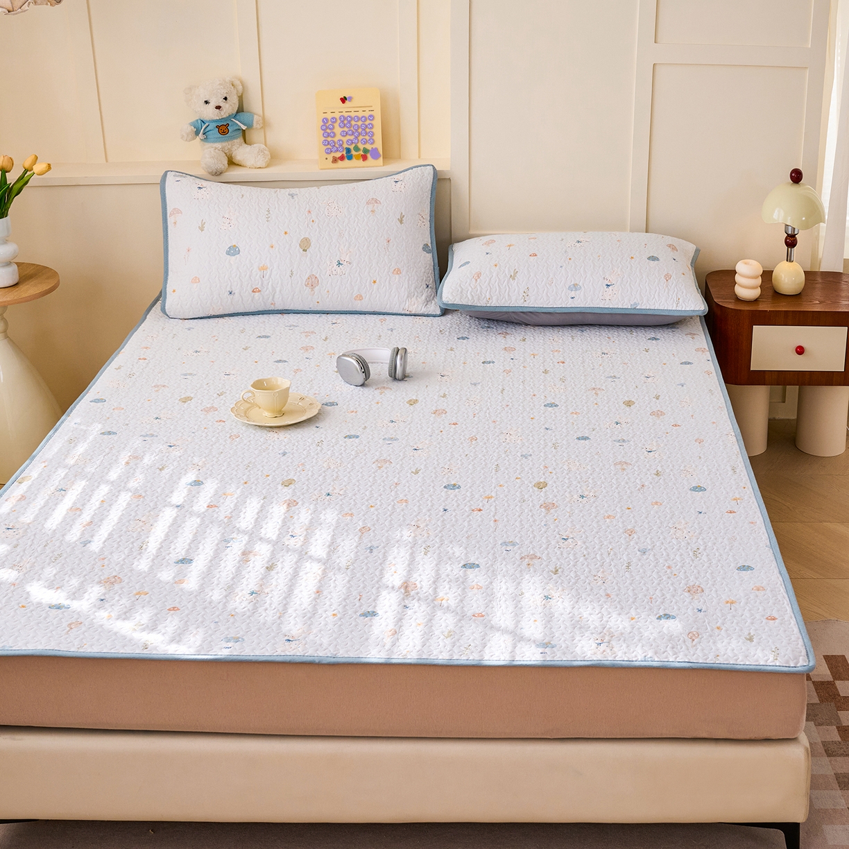 91家纺网 家纺一手货源 找家纺 拾小柒 2026年新款全棉双层纱床护垫纯棉防滑床盖床褥子软床垫 萌趣森林蓝