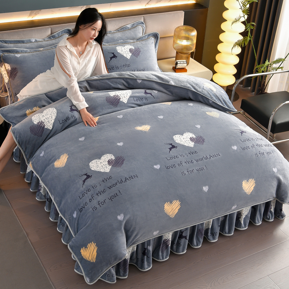 董成龙家纺 20256新款高克重9-10斤加厚印花超柔牛奶绒爆款法莱绒金貂绒床裙四件套控价 快乐时光