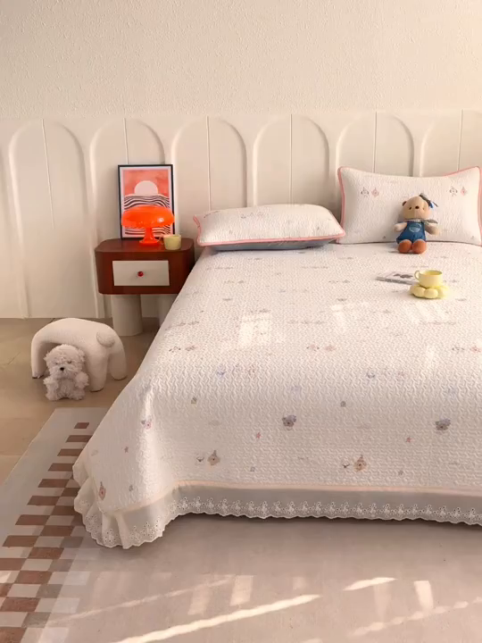 91家纺网 家纺一手货源 找家纺 （总）拾小柒 2026年新款全棉双层纱床盖花边法式中古奶油风防滑床盖三件套