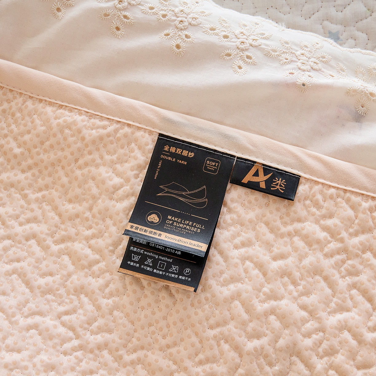 91家纺网 家纺一手货源 找家纺 拾小柒 2026年新款全棉双层纱床盖花边法式中古奶油风防滑床盖三件套 豆豆好朋友