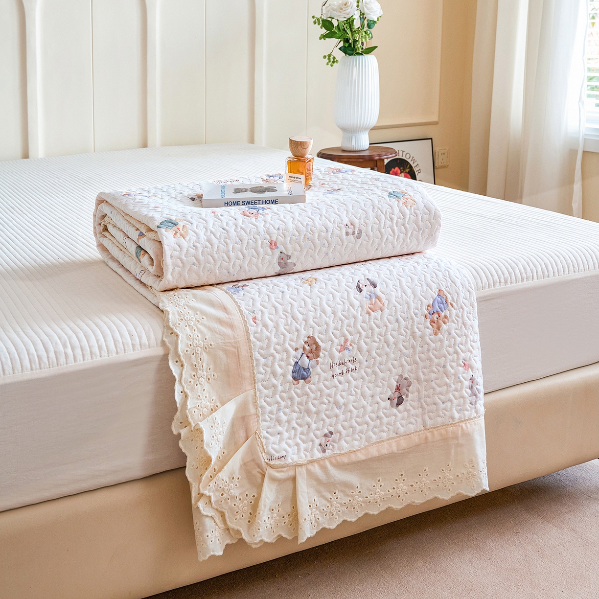 91家纺网 家纺一手货源 找家纺 拾小柒 2026年新款全棉双层纱床盖花边法式中古奶油风防滑床盖三件套 咕噜派米