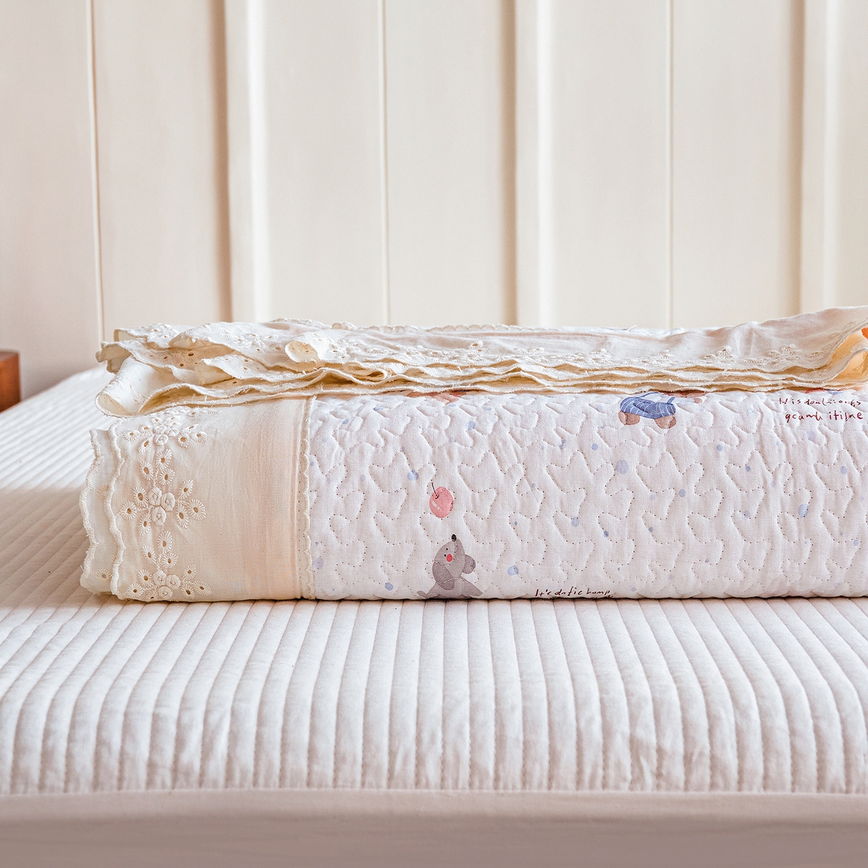 91家纺网 家纺一手货源 找家纺 拾小柒 2026年新款全棉双层纱床盖花边法式中古奶油风防滑床盖三件套 咕噜派米