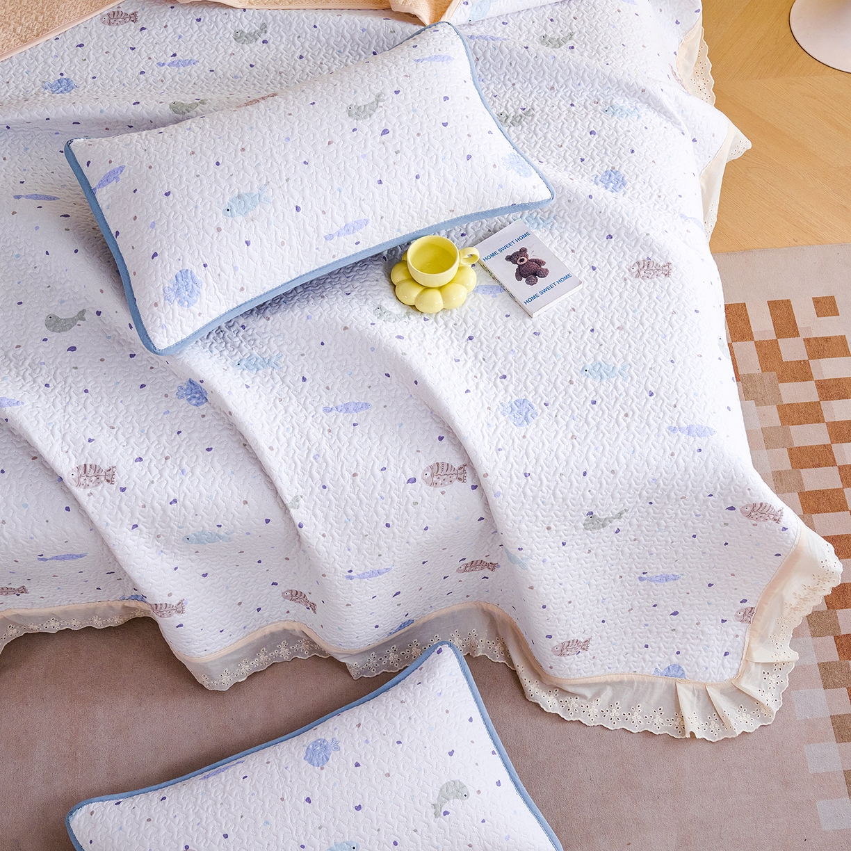 91家纺网 家纺一手货源 找家纺 拾小柒 2026年新款全棉双层纱床盖花边法式中古奶油风防滑床盖三件套 鲤安