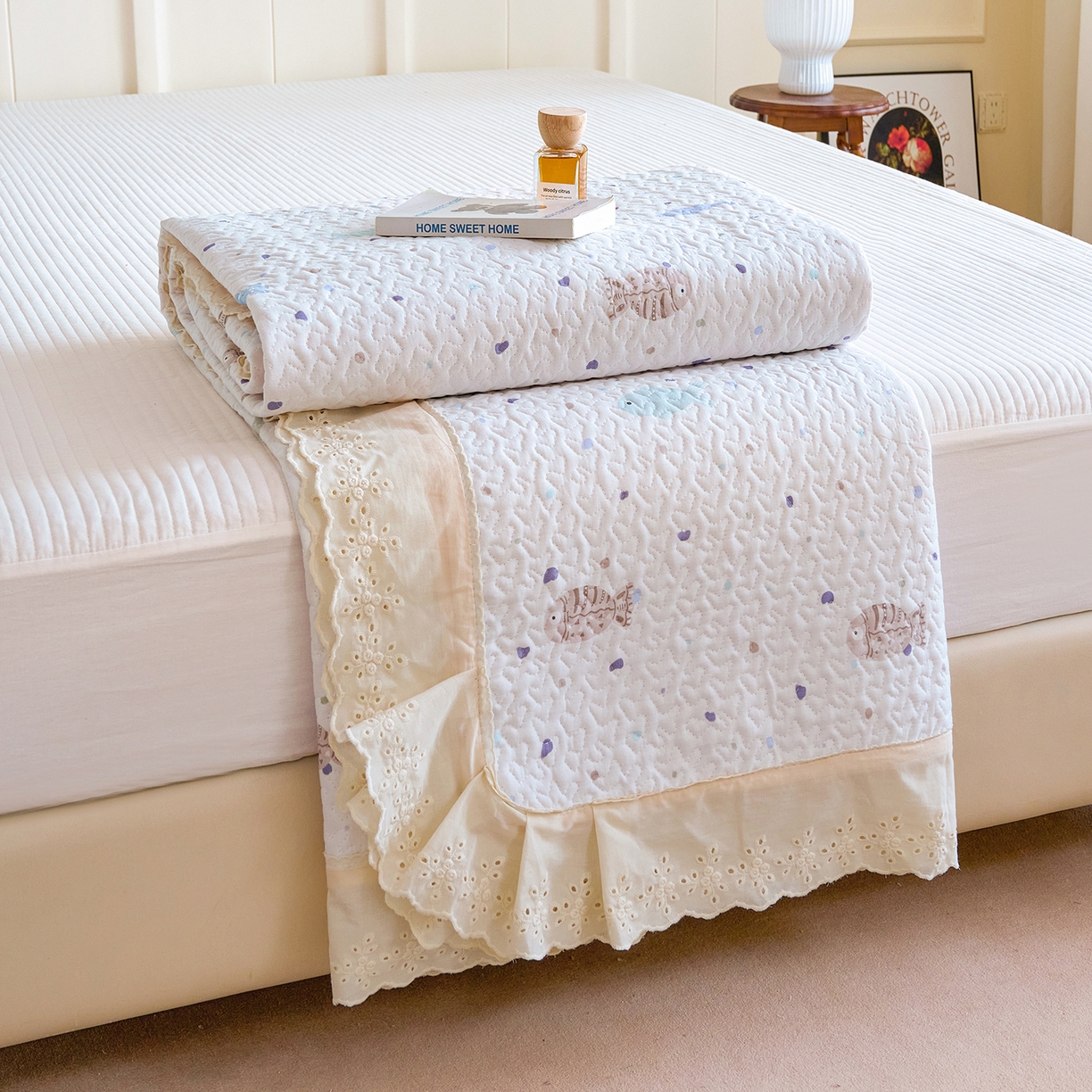 91家纺网 家纺一手货源 找家纺 拾小柒 2026年新款全棉双层纱床盖花边法式中古奶油风防滑床盖三件套 鲤安