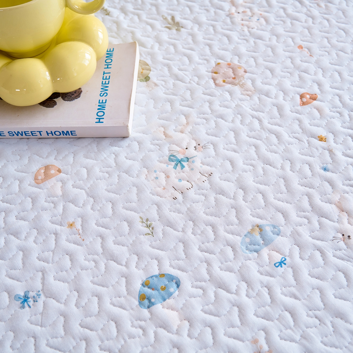 91家纺网 家纺一手货源 找家纺 拾小柒 2026年新款全棉双层纱床盖花边法式中古奶油风防滑床盖三件套 萌趣森林蓝