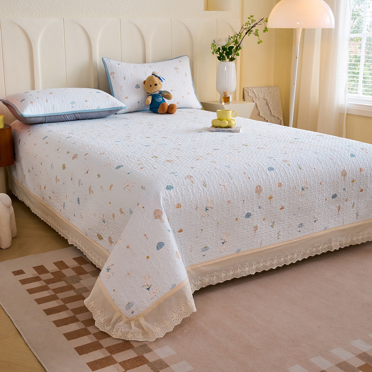 91家纺网 家纺一手货源 找家纺 拾小柒 2026年新款全棉双层纱床盖花边法式中古奶油风防滑床盖三件套 萌趣森林蓝