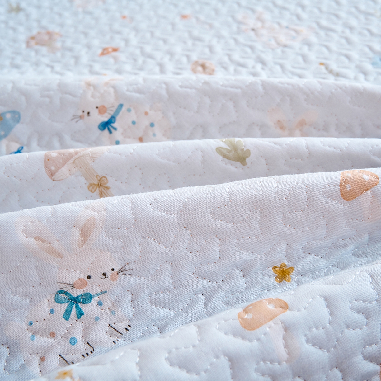 91家纺网 家纺一手货源 找家纺 拾小柒 2026年新款全棉双层纱床盖花边法式中古奶油风防滑床盖三件套 萌趣森林蓝