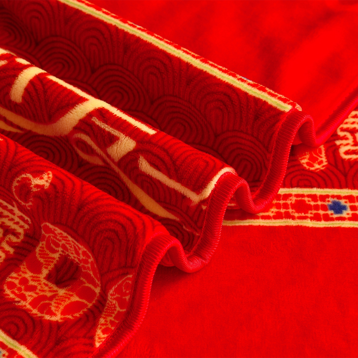 91家纺网 家纺一手货源 找家纺 董成龙家纺 2026新款高克重9-10斤加厚印花超柔牛奶绒爆款法莱绒金貂绒床裙四件套控价 钟爱一生