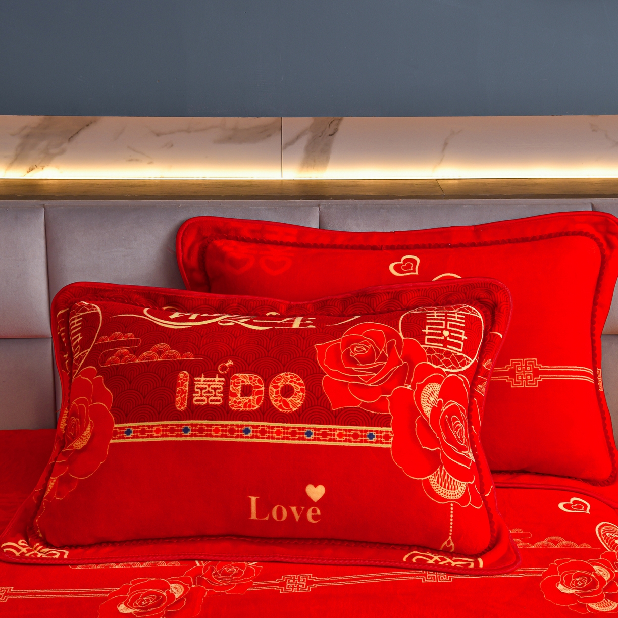 91家纺网 家纺一手货源 找家纺 董成龙家纺 2026新款高克重9-10斤加厚印花超柔牛奶绒爆款法莱绒金貂绒床裙四件套控价 钟爱一生