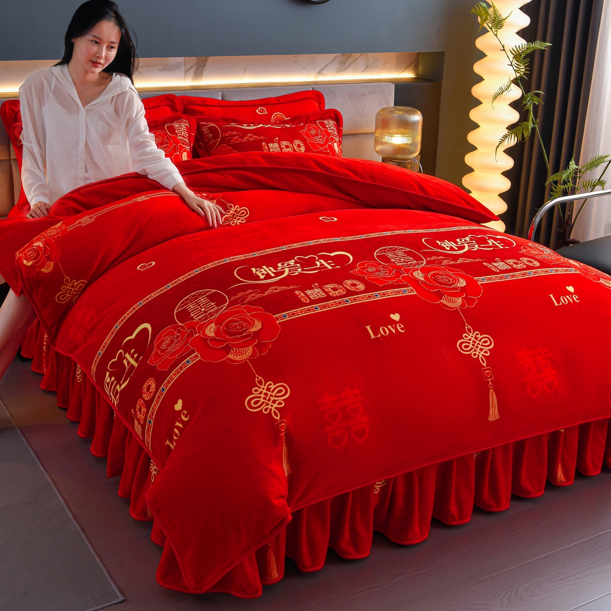 91家纺网 家纺一手货源 找家纺 董成龙家纺 2026新款高克重9-10斤加厚印花超柔牛奶绒爆款法莱绒金貂绒床裙四件套控价 钟爱一生