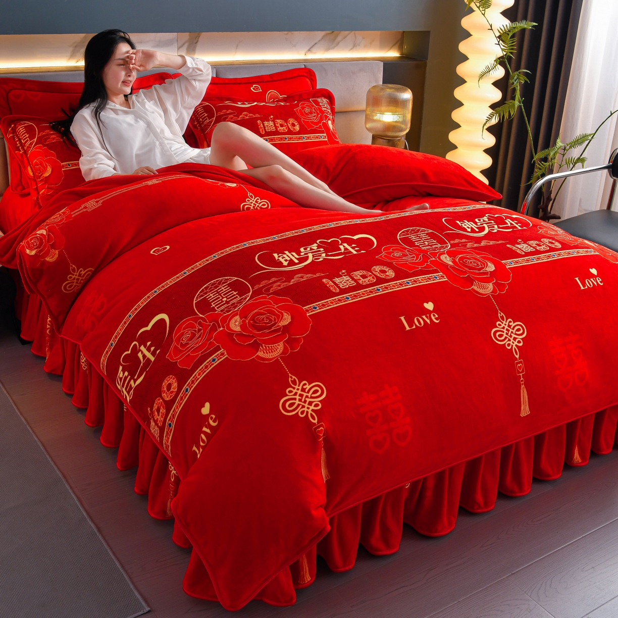 91家纺网 家纺一手货源 找家纺 董成龙家纺 2026新款高克重9-10斤加厚印花超柔牛奶绒爆款法莱绒金貂绒床裙四件套控价 钟爱一生