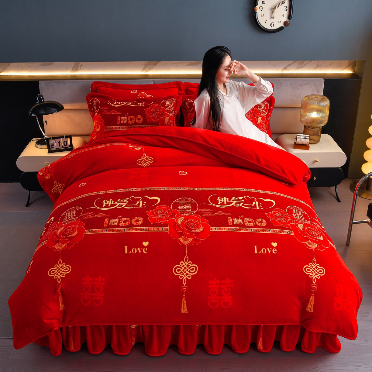 91家纺网 家纺一手货源 找家纺 董成龙家纺 2026新款高克重9-10斤加厚印花超柔牛奶绒爆款法莱绒金貂绒床裙四件套控价 钟爱一生