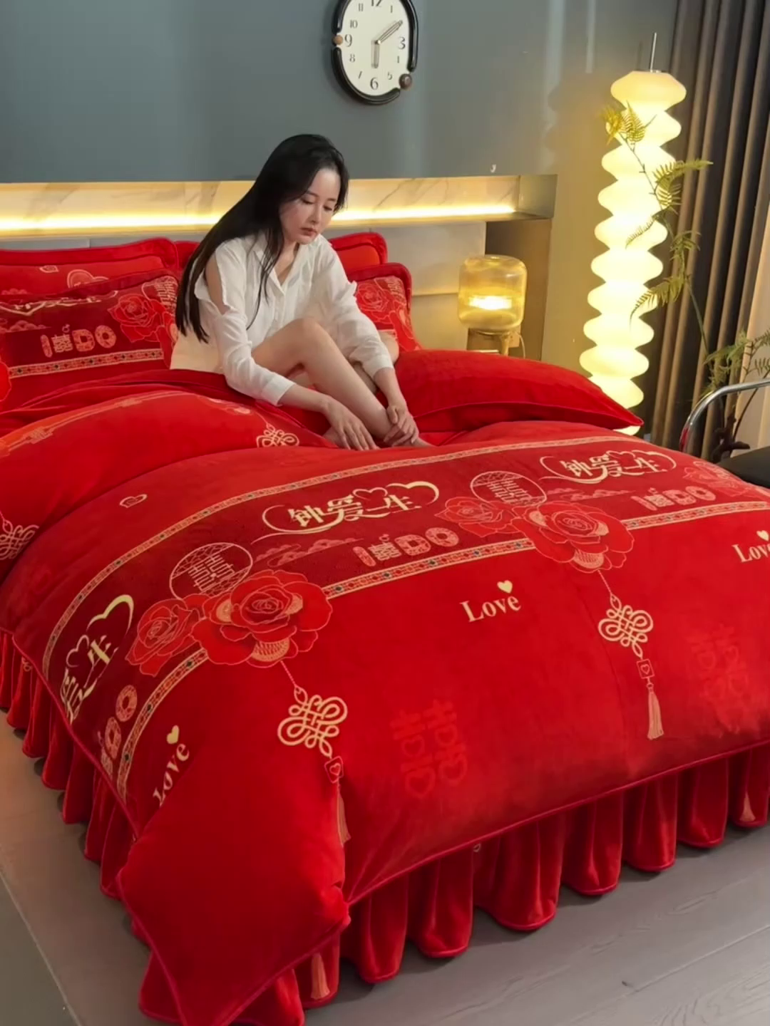 91家纺网 家纺一手货源 找家纺 董成龙家纺 2026新款高克重9-10斤加厚印花超柔牛奶绒爆款法莱绒金貂绒床裙四件套控价 钟爱一生