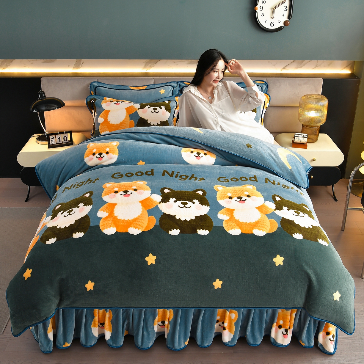 91家纺网 家纺一手货源 找家纺 董成龙家纺 2026新款高克重9-10斤加厚印花超柔牛奶绒爆款法莱绒金貂绒床裙四件套控价 欢乐猫