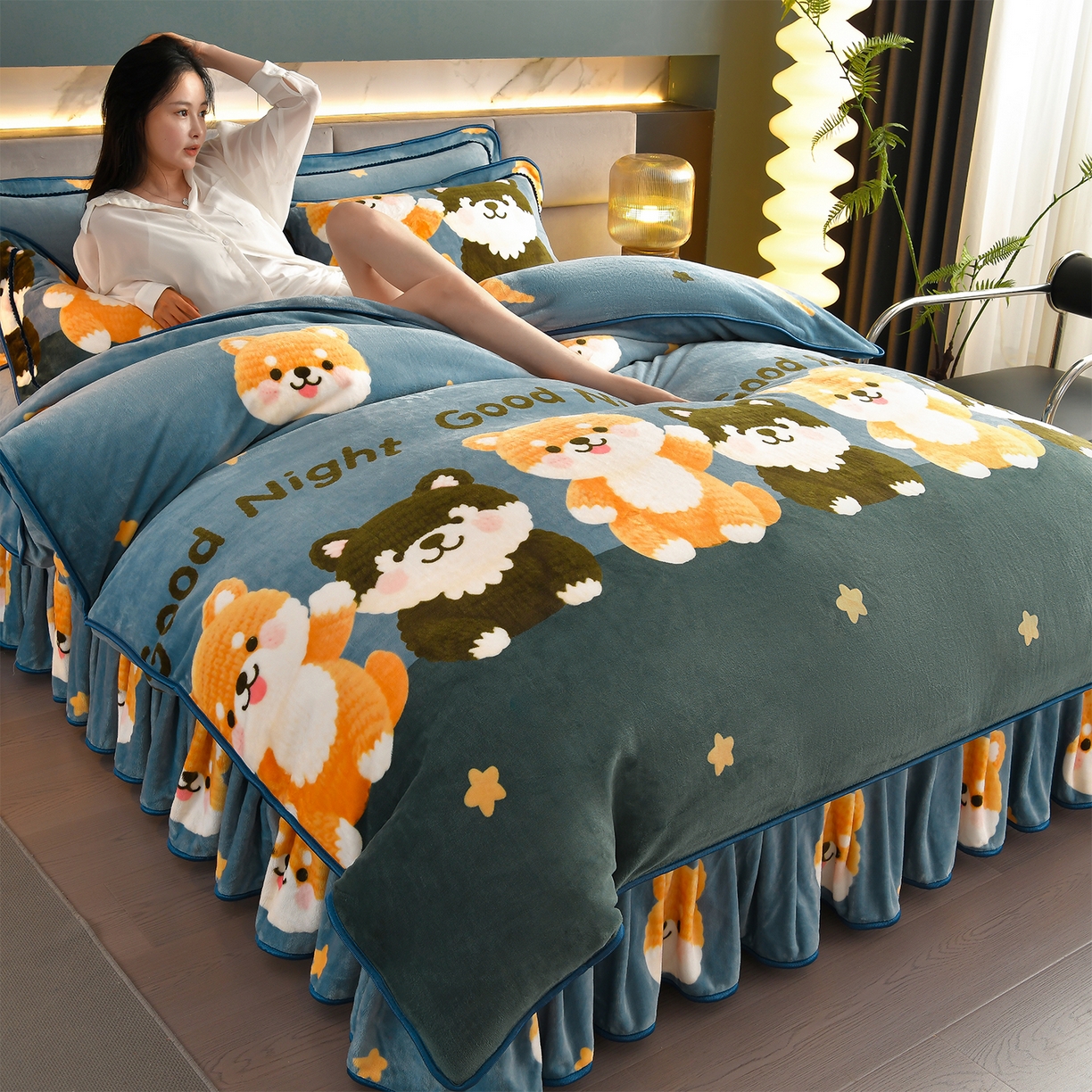 91家纺网 家纺一手货源 找家纺 董成龙家纺 2026新款高克重9-10斤加厚印花超柔牛奶绒爆款法莱绒金貂绒床裙四件套控价 欢乐猫